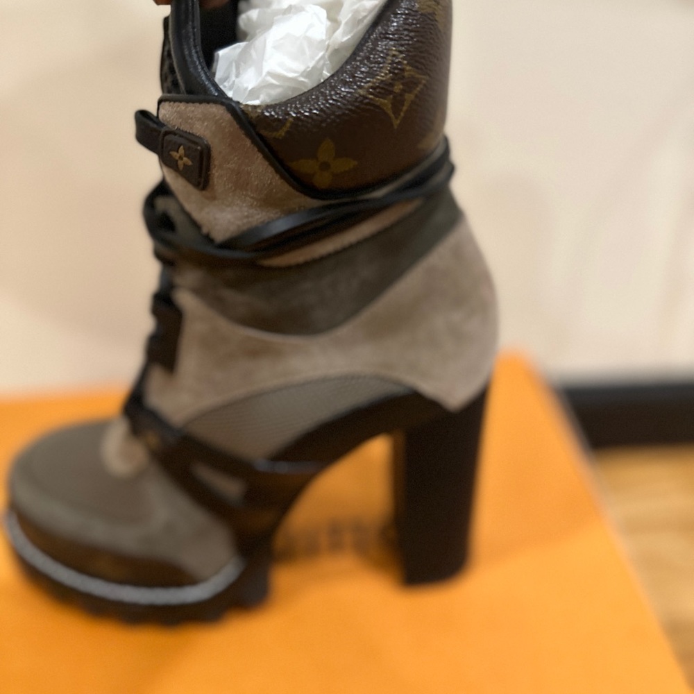 Louis Vuitton Star trail boots